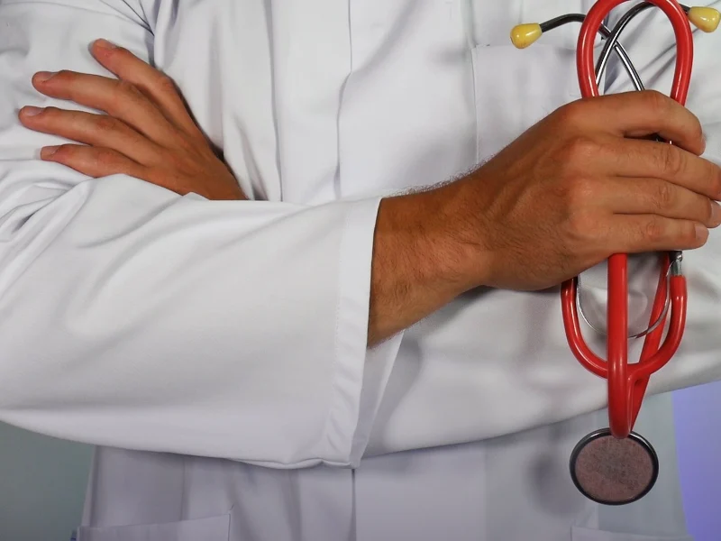 Doctor with a stethoscope representing SEO for clinics and healthcare providers in Lahore